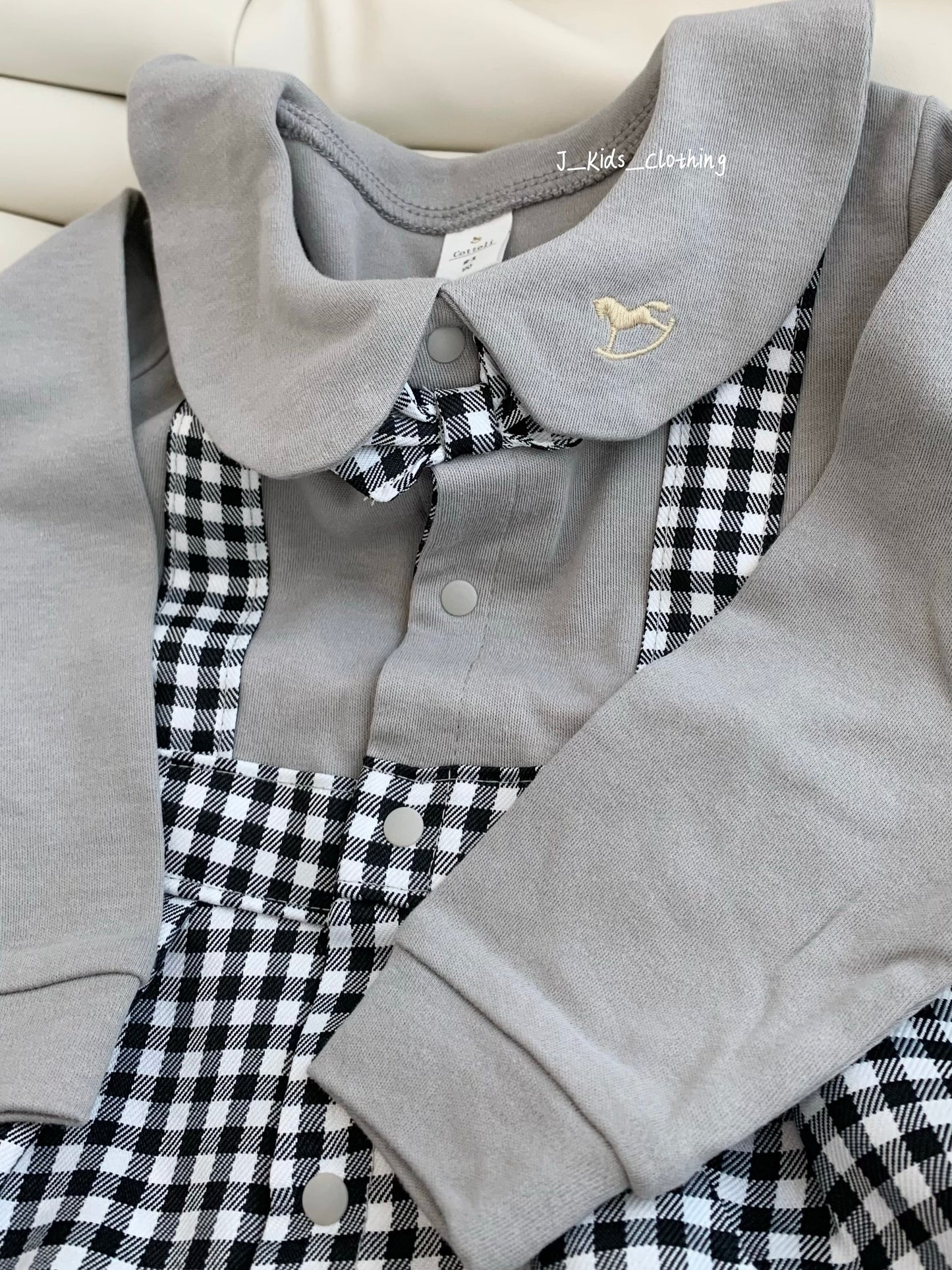 J268 小木马假两件领结长袖爬服
