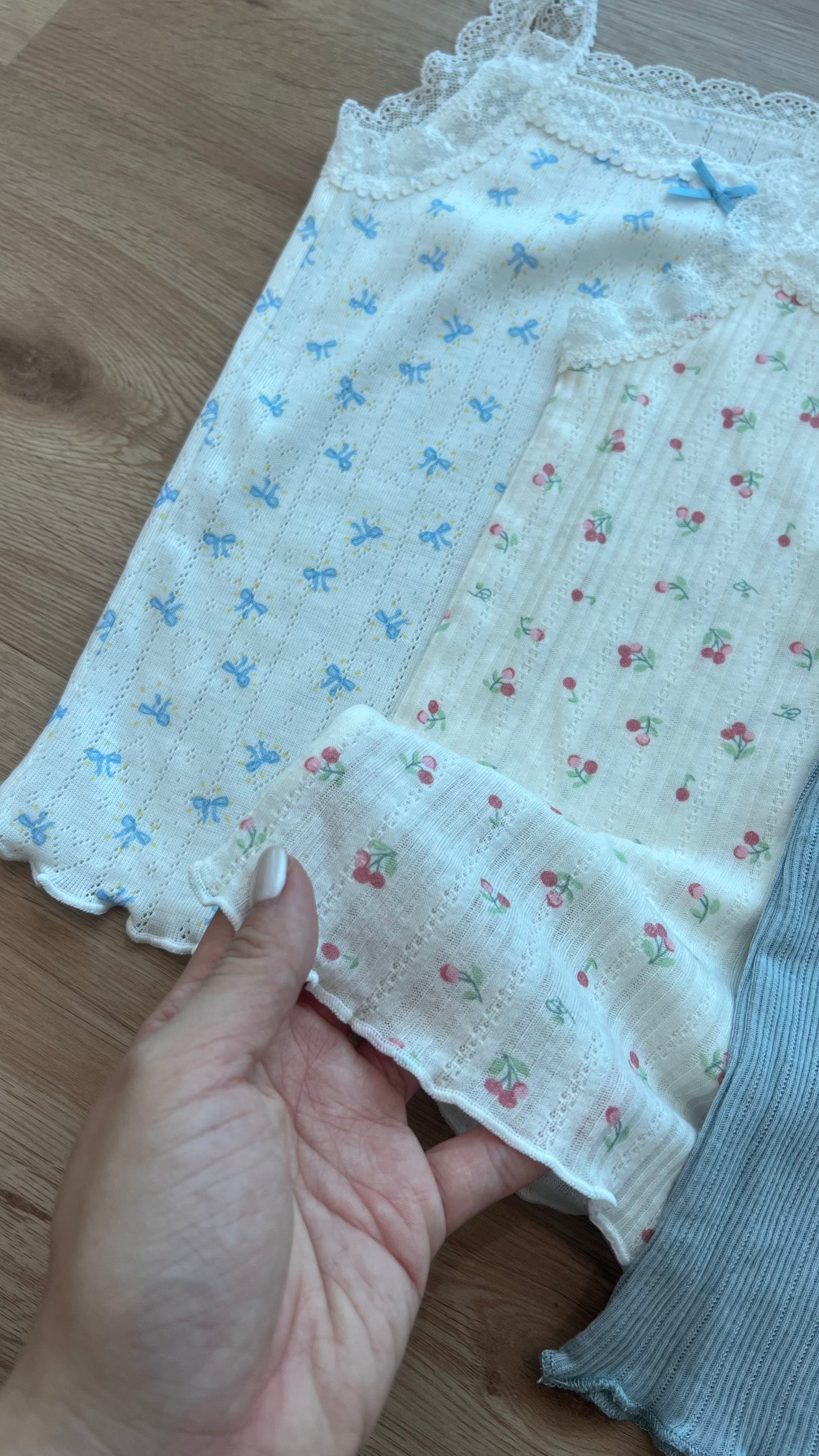 J44 提花蕾丝吊带上衣