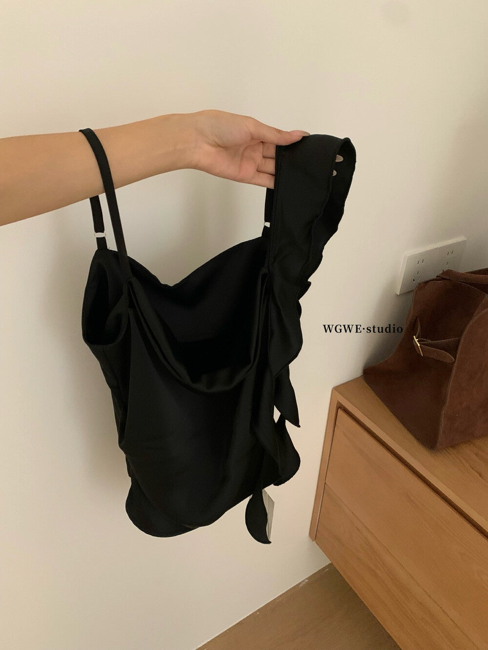 【新品】W6615 气质缎面收腰上衣