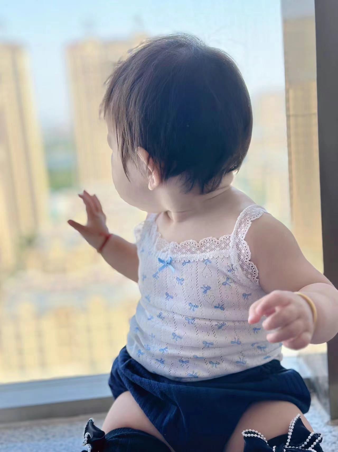 J44 提花蕾丝吊带上衣